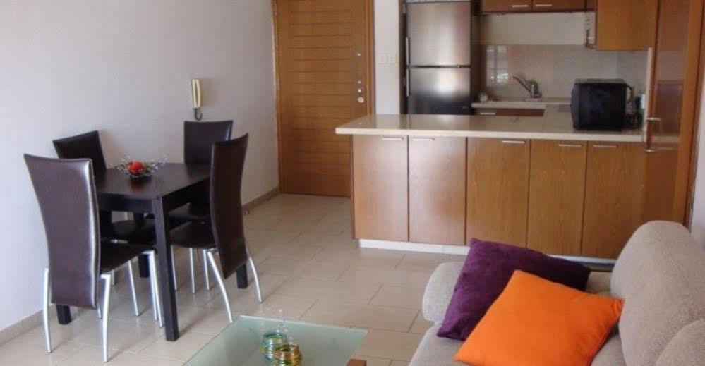 River Beach Apartments Limassol Luaran gambar